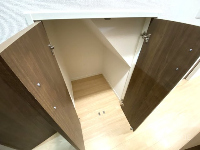 MOK-TERRACE西大宮　B棟の収納|1階　階段下収納☆