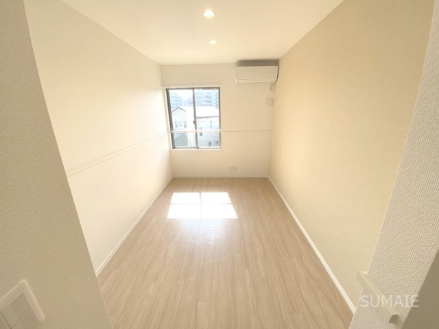 MOK-TERRACE西大宮　B棟の居間・リビング|キッチン向かって左側☆彡