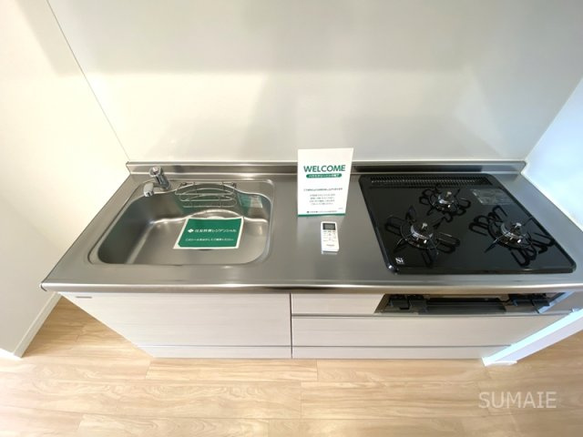 MOK-TERRACE西大宮　B棟のキッチン|グリル付き3口コンロ☆彡