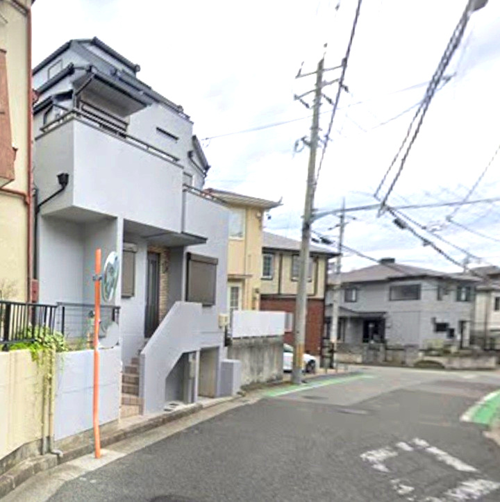 西宮市一ヶ谷町の前面道路含む現地写真|駐車場奥にフリースペース有り