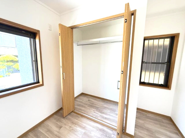 西宮市一ヶ谷町の収納|クローゼット完備でたくさんのお洋服の収納も困りません
