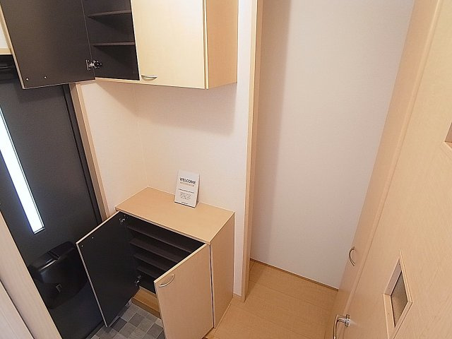 ドルチェ鈴蘭の玄関|シューズBOXに、大きな玄関収納も完備