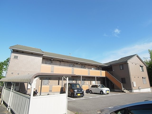 ドルチェ鈴蘭の外観|敷地広々した綺麗なアパート