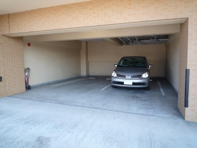 ヒルサイド森の駐車場