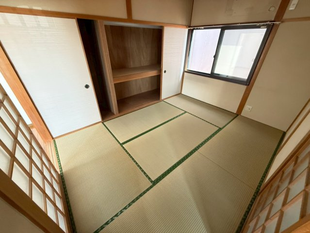 大安寺5丁目貸家の収納