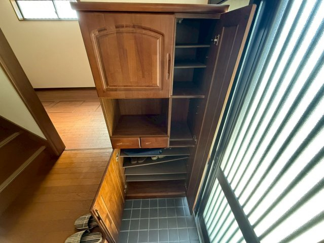 大安寺5丁目貸家の玄関