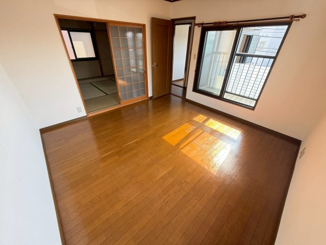 大安寺5丁目貸家の居間・リビング