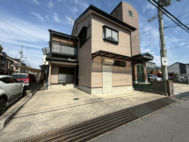 大安寺5丁目貸家の駐車場