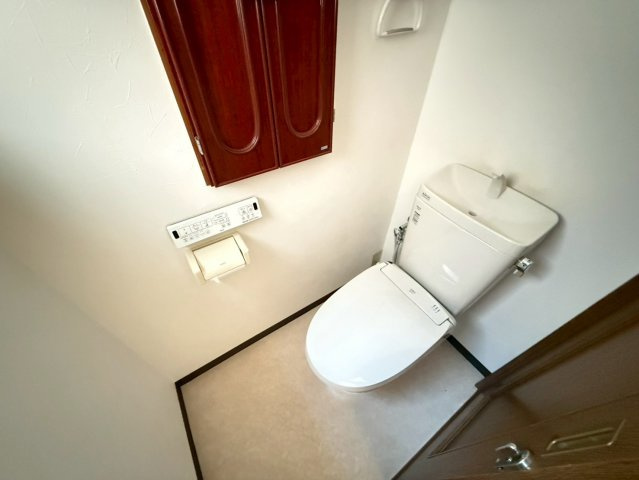 大安寺5丁目貸家のトイレ