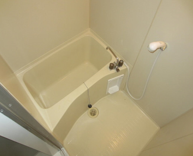 ビレッジキャッスルの浴室|※別号室参考写真です