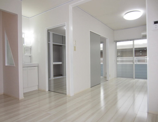 ビレッジキャッスルの居間・リビング|※別号室参考写真です