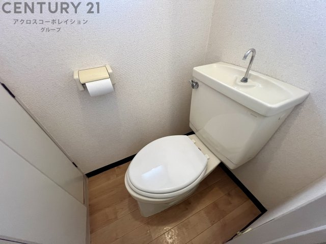 コンパクトで使いやすいトイレです☆