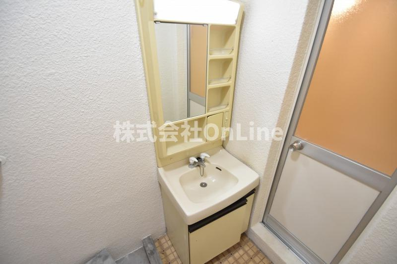 松本マンションの独立洗面台