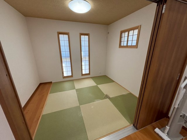 明和3丁目　中古戸建ての和室|リビングに隣接している和室。ホッと寛げます。客間にもおすすめです。