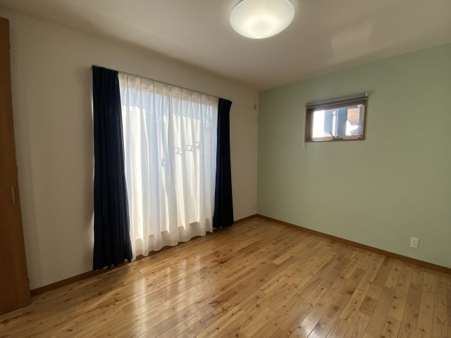 明和3丁目　中古戸建ての洋室|６帖の主寝室です。