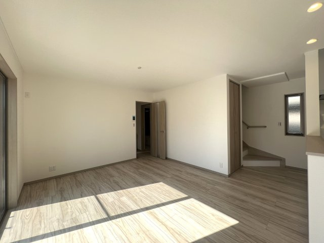 ３つの村の境で三ツ境という地名になったらしいです。そのままじゃんと思った方クリック【瀬谷区三ツ境新築戸建】の居間・リビング|ゆったり過ごせるリビングです