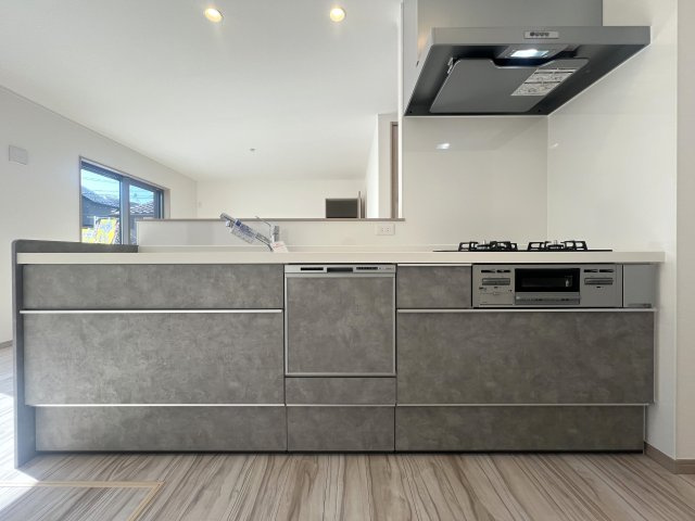 ３つの村の境で三ツ境という地名になったらしいです。そのままじゃんと思った方クリック【瀬谷区三ツ境新築戸建】のキッチン|コンパクトなキッチンで掃除もラクラク