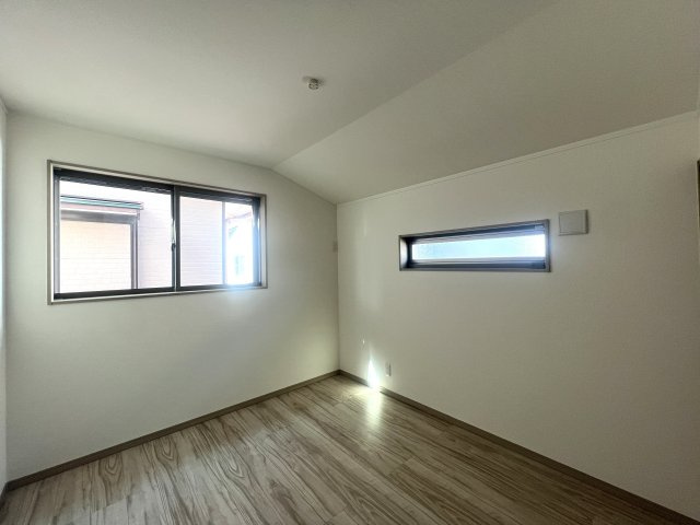 ３つの村の境で三ツ境という地名になったらしいです。そのままじゃんと思った方クリック【瀬谷区三ツ境新築戸建】の洋室|洋室です