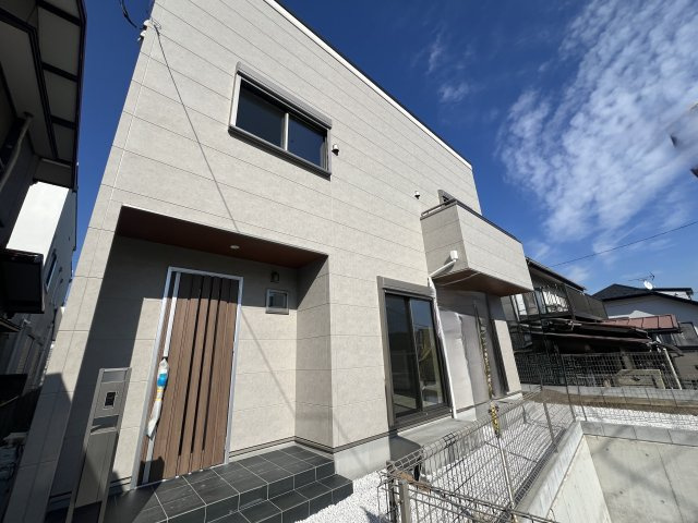 ３つの村の境で三ツ境という地名になったらしいです。そのままじゃんと思った方クリック【瀬谷区三ツ境新築戸建】の外観|建物外観を気になさる方へ、見た目の良い物件です