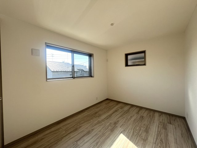 ３つの村の境で三ツ境という地名になったらしいです。そのままじゃんと思った方クリック【瀬谷区三ツ境新築戸建】の洋室|洋室です