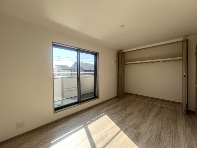 ３つの村の境で三ツ境という地名になったらしいです。そのままじゃんと思った方クリック【瀬谷区三ツ境新築戸建】の洋室|洋室です