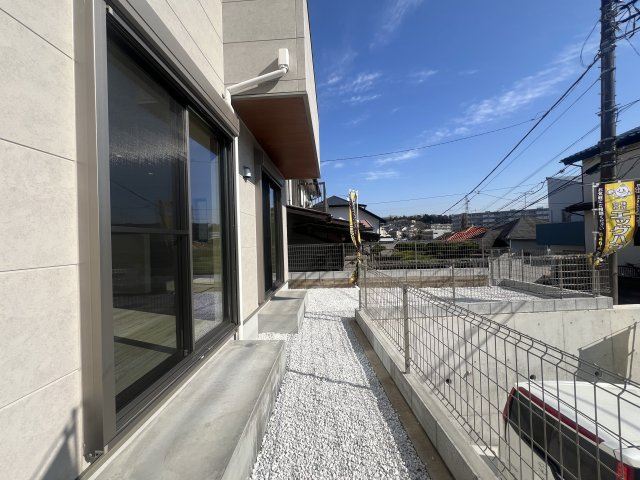 ３つの村の境で三ツ境という地名になったらしいです。そのままじゃんと思った方クリック【瀬谷区三ツ境新築戸建】のバルコニー|落ち着いた時間を過ごせるバルコニーです