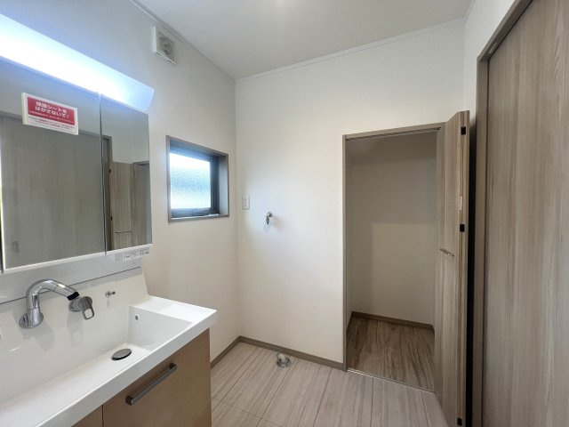 ３つの村の境で三ツ境という地名になったらしいです。そのままじゃんと思った方クリック【瀬谷区三ツ境新築戸建】の独立洗面台|独立洗面化粧台付き