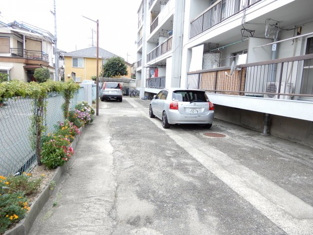 土橋住宅の駐車場