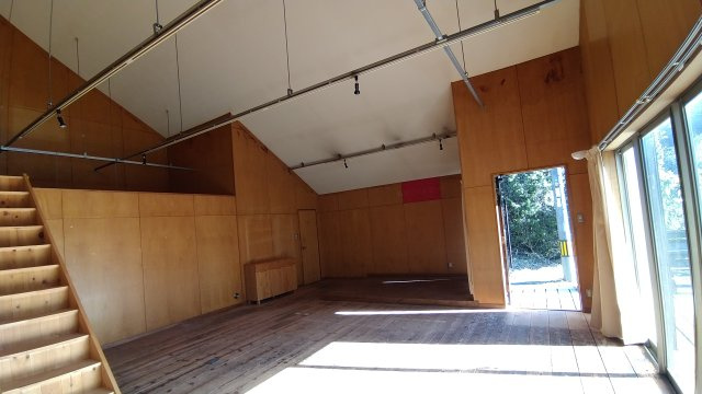 【内装】 | 光・束荷