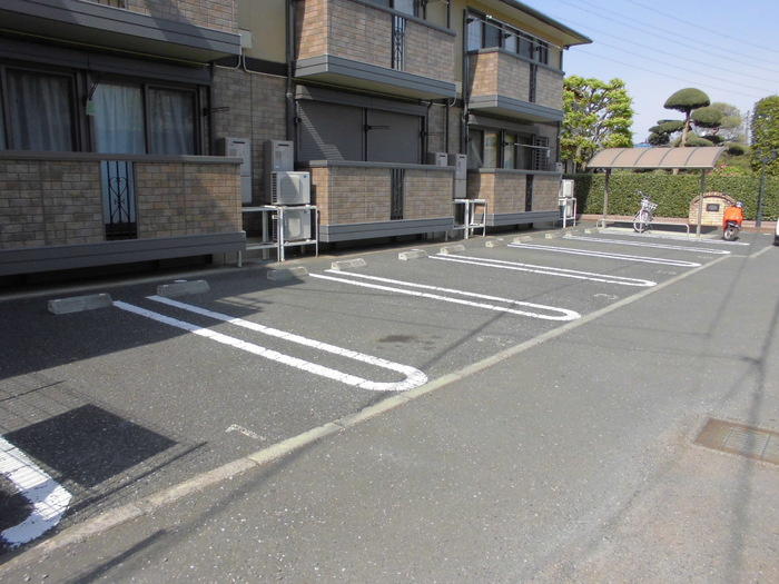 アスティオンⅡの駐車場