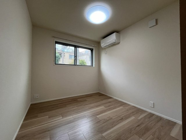 Ｅｖａ　Ｓｈｉｍｏｋｉｔａの寝室