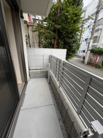 Ｅｖａ　Ｓｈｉｍｏｋｉｔａのバルコニー