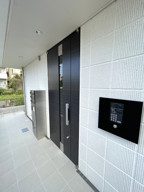 Ｅｖａ　Ｓｈｉｍｏｋｉｔａのエントランス|★オートロック・宅配ボックス完備★