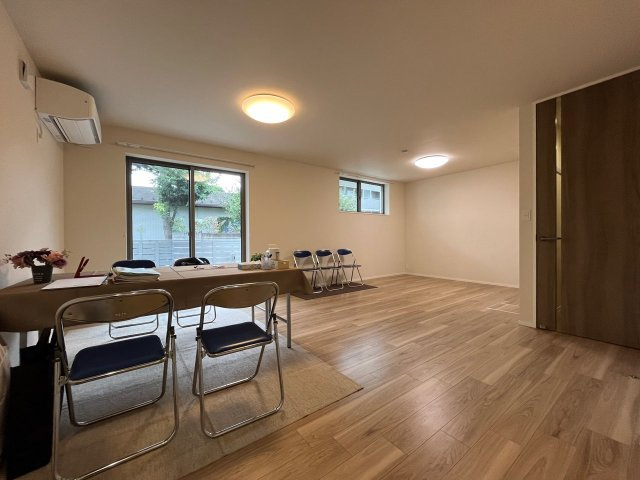 Ｅｖａ　Ｓｈｉｍｏｋｉｔａの居間・リビング