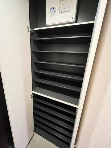 Ｅｖａ　Ｓｈｉｍｏｋｉｔａの玄関