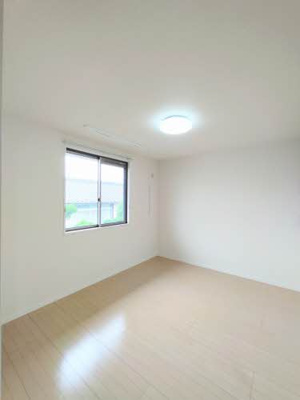 【居間・リビング】 | シャーメゾングリナージュ | こちらの居間で趣味の時間をお楽しみください