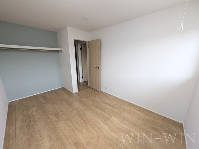 松井町戸建貸家の洋室