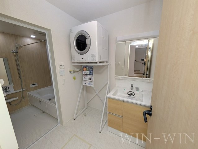 松井町戸建貸家の洗面所