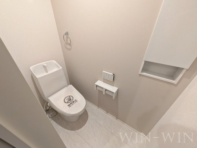 松井町戸建貸家のトイレ