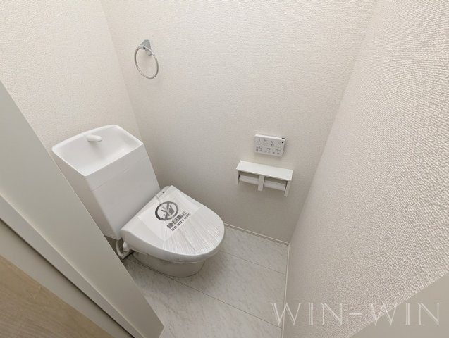 松井町戸建貸家のトイレ