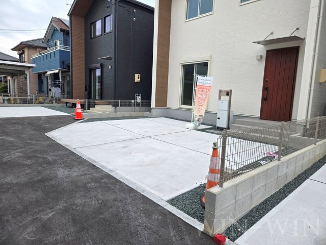 松井町戸建貸家の駐車場