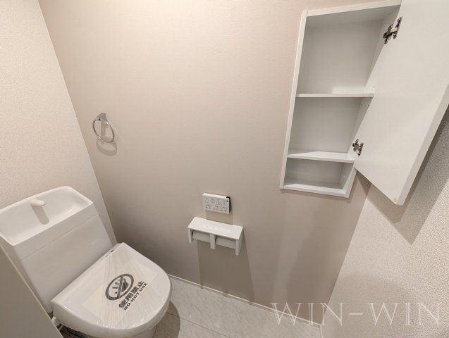 松井町戸建貸家のトイレ