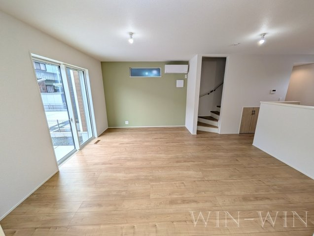 松井町戸建貸家の居間・リビング