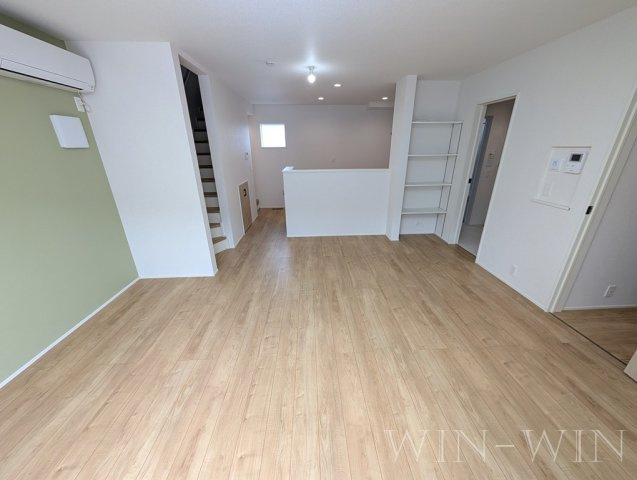 松井町戸建貸家の居間・リビング