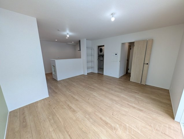 松井町戸建貸家の居間・リビング