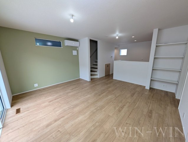 松井町戸建貸家の居間・リビング