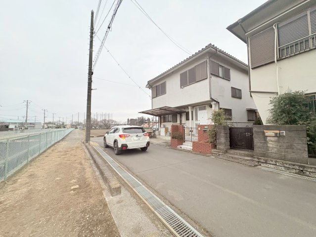 川越市広谷新町　建築条件付き売地　「鶴ヶ島駅」徒歩23分　敷地39坪　【広谷小学区】の前面道路含む現地写真