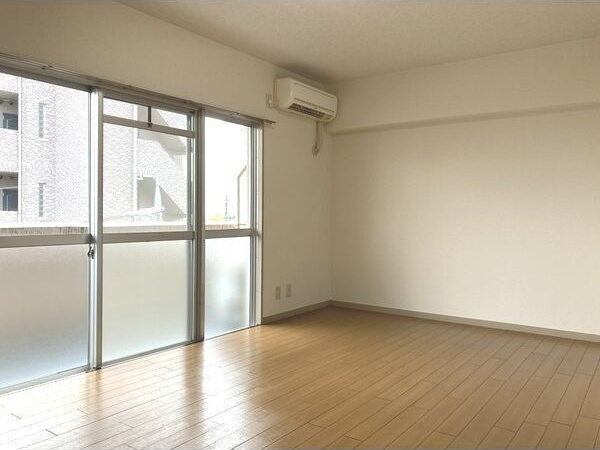 アイルモネ山手の居間・リビング