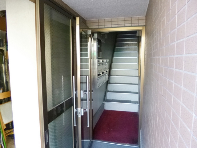 ハイツコモリヤのエントランス|共用部もきれいに管理されております。