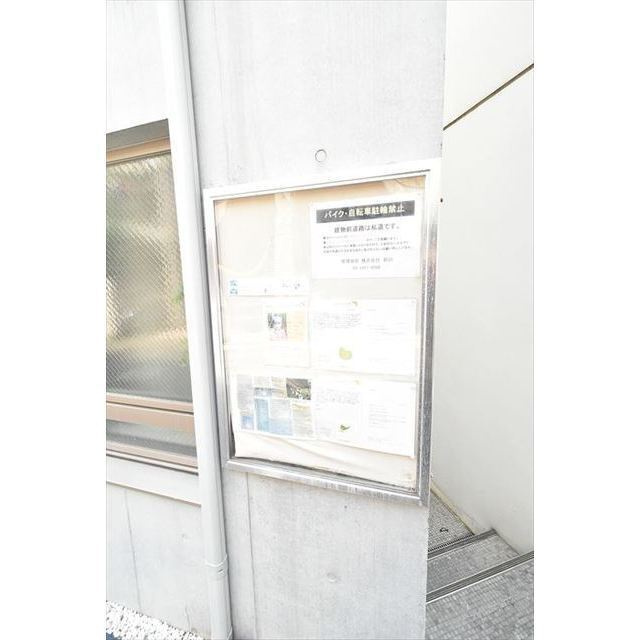 メイプル新中野のエントランス